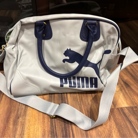 Large vintage Puma bag.   NWT - Picture 1 of 6
